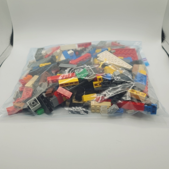 Lego 1lb/bag. Unsorted mix of bricks and other non brick shaped pieces Read Desc - Picture 3 of 10